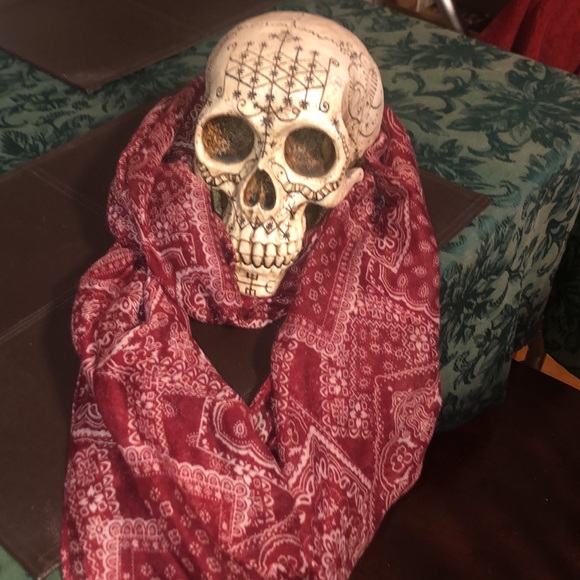 Two Long infinity scarves. - Picture 4 of 8